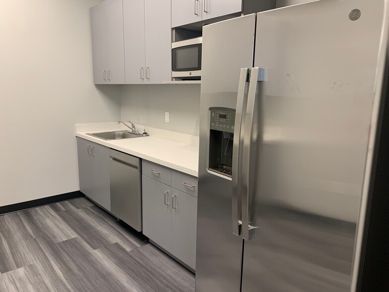 2300 Camp Creek Pky, College Park, GA for lease - Interior Photo - Image 2 of 19