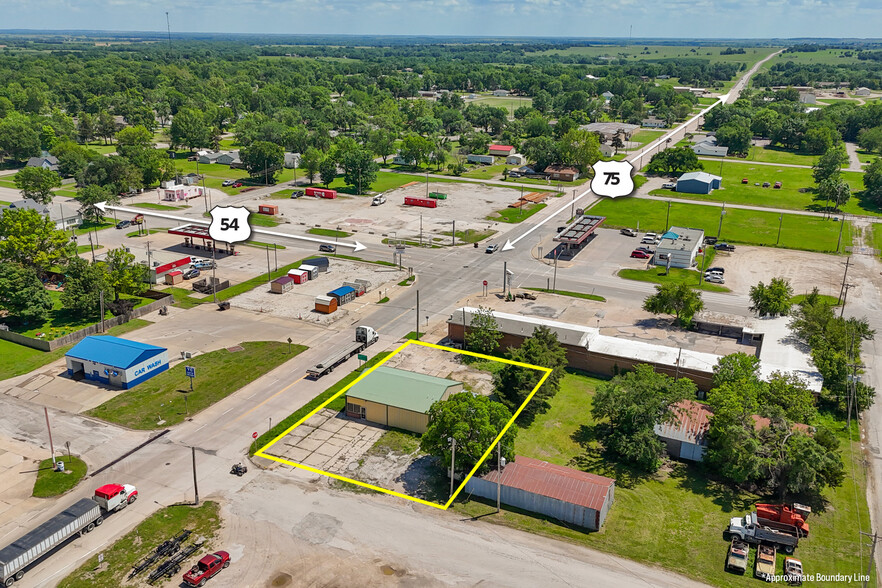 201 S Fry St, Yates Center, KS for sale - Primary Photo - Image 1 of 1