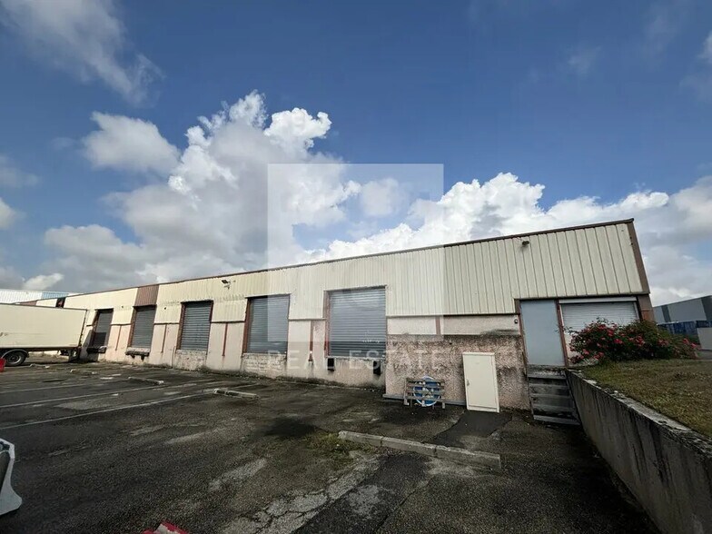 Flex in Corbas for lease - Building Photo - Image 1 of 17