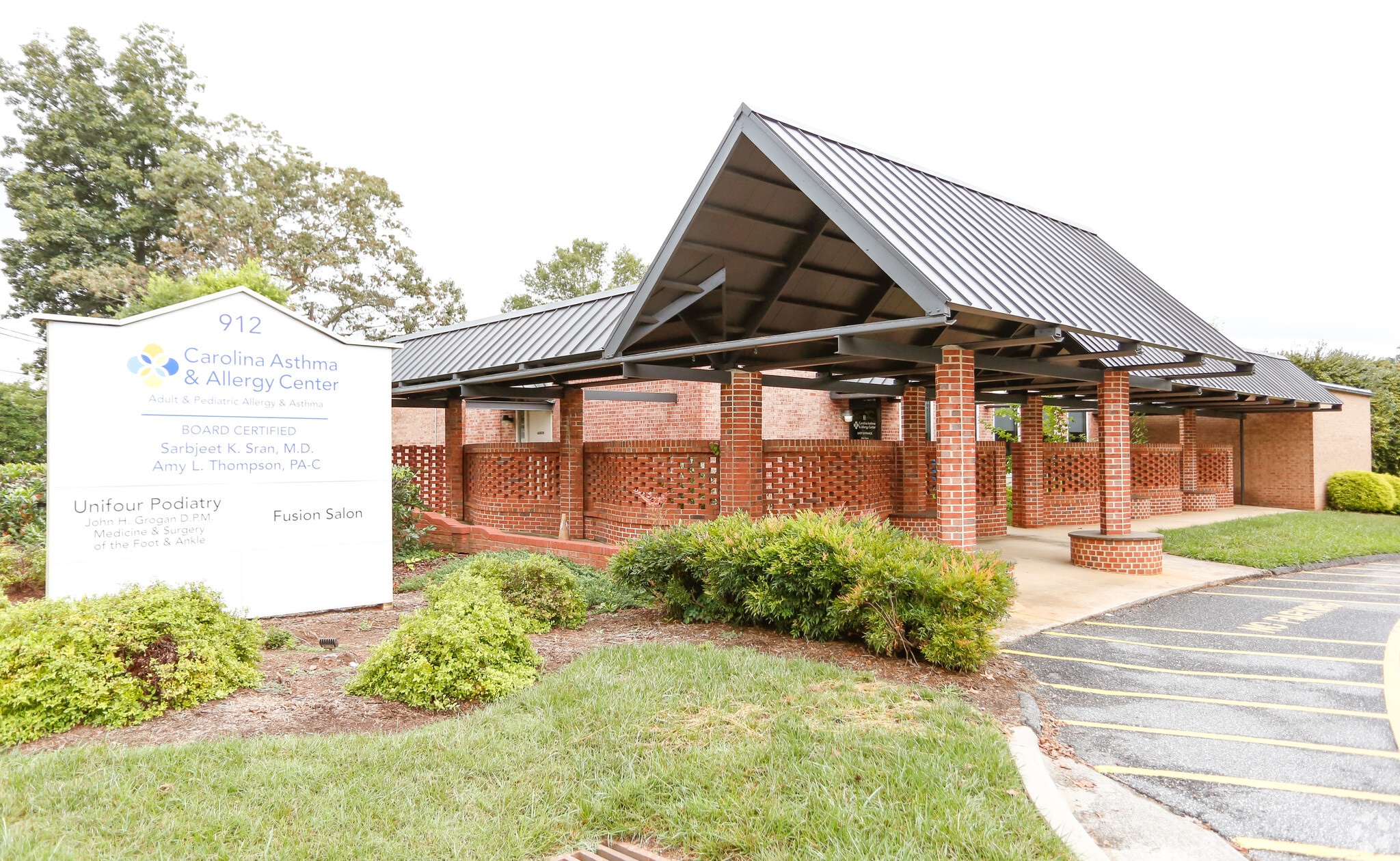912 2nd St NE, Hickory, NC for sale Primary Photo- Image 1 of 1