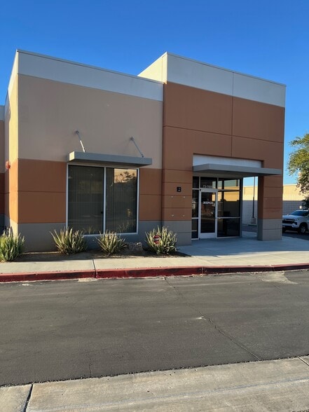 73760 Dinah Shore Dr, Palm Desert, CA for lease - Building Photo - Image 2 of 10