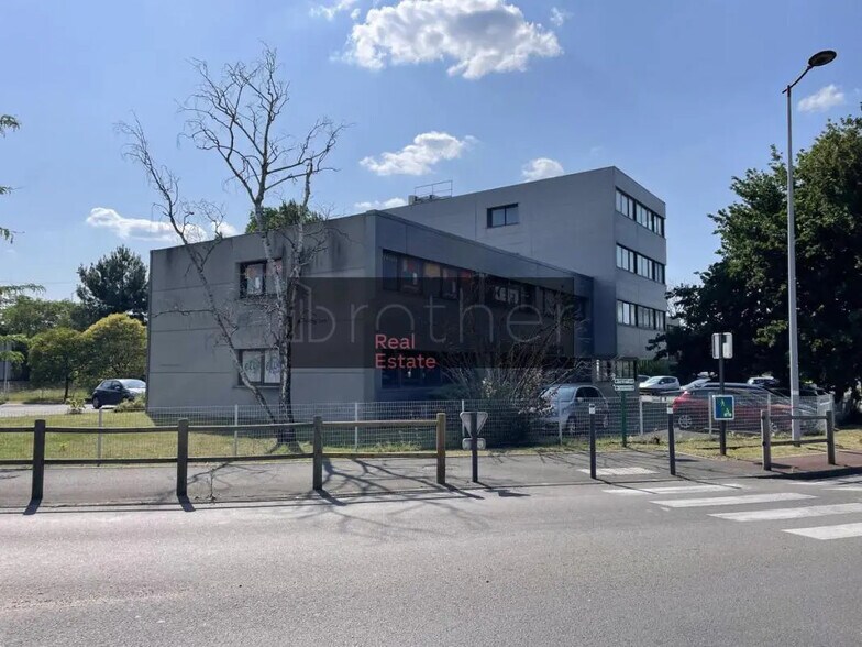 Office in Mérignac for lease - Building Photo - Image 1 of 6