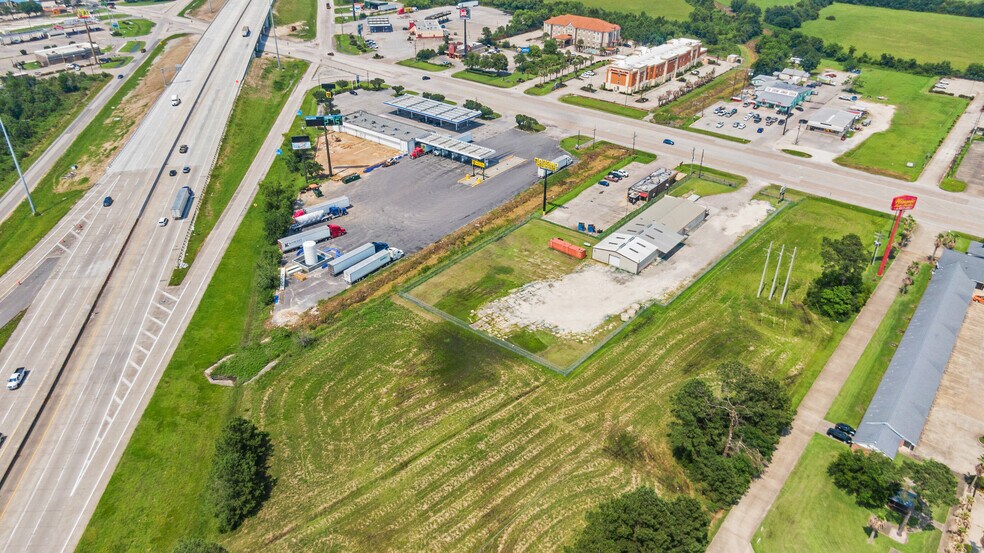 233 Spur 5, Winnie, TX for sale - Building Photo - Image 1 of 1