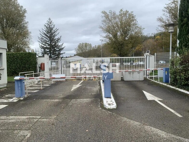 Office in Feyzin for lease - Building Photo - Image 2 of 29