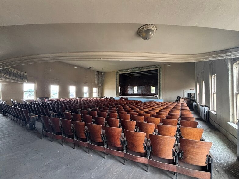 215 Broadway St, Buffalo, NY for sale - Interior Photo - Image 3 of 19