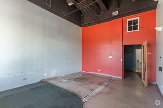 5240 N Pulaski Rd, Chicago, IL for lease Interior Photo- Image 2 of 5