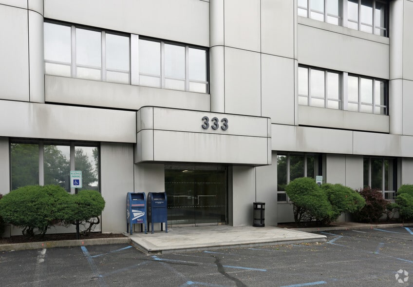 333 Jericho Tpke, Jericho, NY for lease - Building Photo - Image 2 of 5