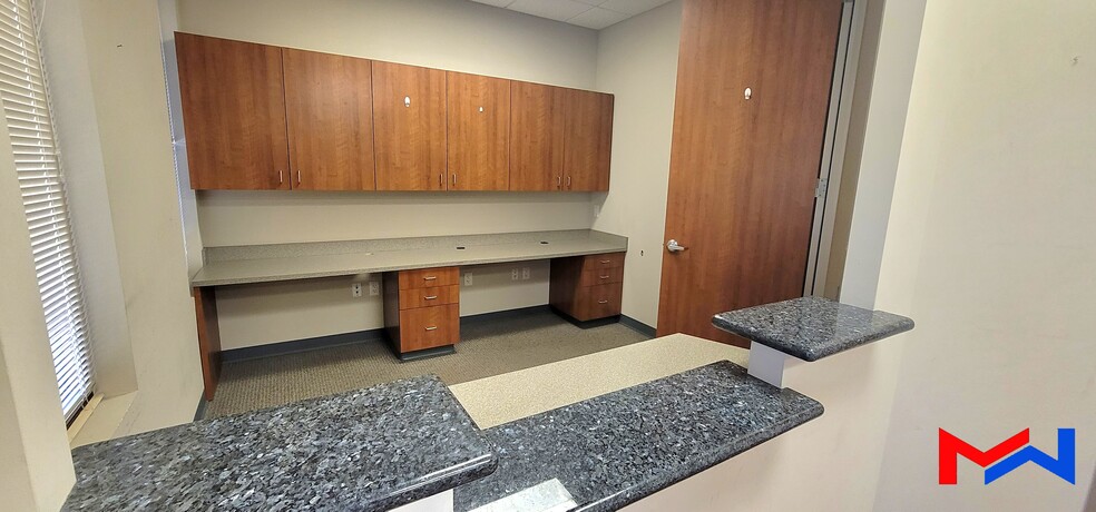 1208 Highway 6, Sugar Land, TX for lease - Interior Photo - Image 3 of 15