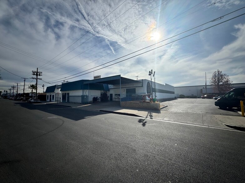 15954-15958 Arminta St, Van Nuys, CA for sale - Building Photo - Image 1 of 8