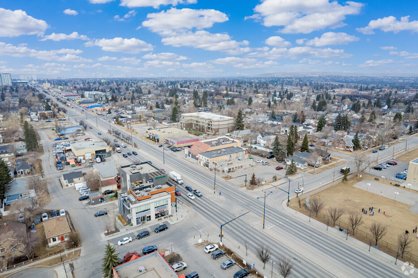 326 16th Ave NW, Calgary, AB T2M 0H6