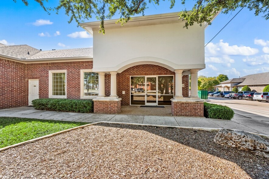 5708 Colleyville Blvd, Colleyville, TX for lease - Building Photo - Image 1 of 25