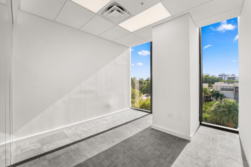 2980 NE 207th St, Aventura, FL for sale - Building Photo - Image 3 of 13