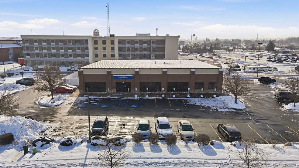 5511 Coventry Ln, Fort Wayne, IN for sale - Building Photo - Image 2 of 10