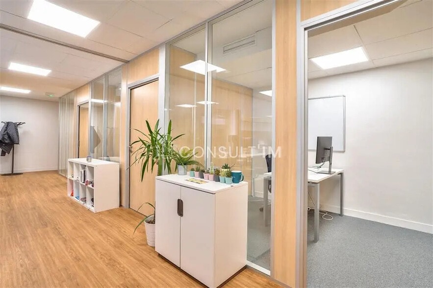 Office in Saint-Cloud for sale - Building Photo - Image 2 of 9