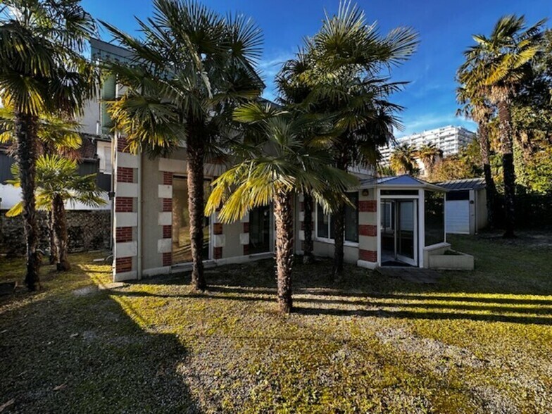 Office in Pau for lease - Building Photo - Image 3 of 11