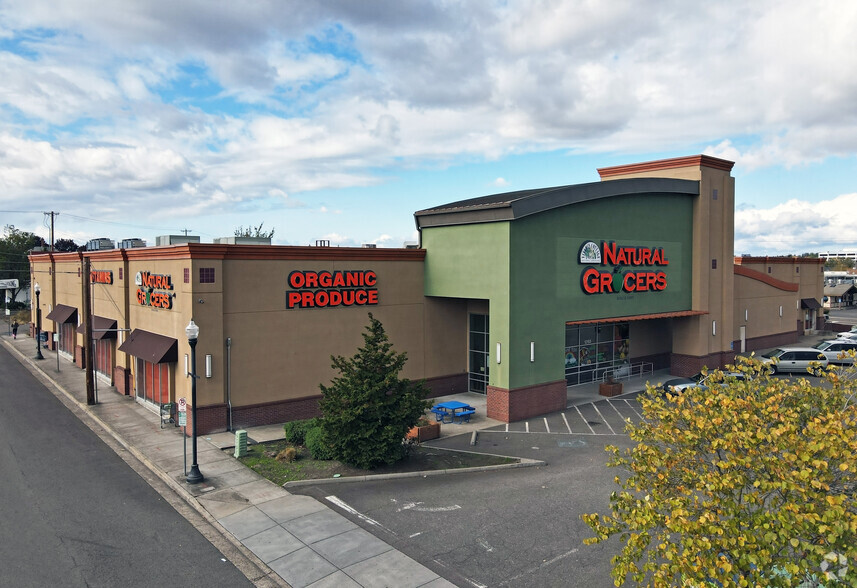 12155 SW Broadway St, Beaverton, OR for lease - Primary Photo - Image 1 of 3