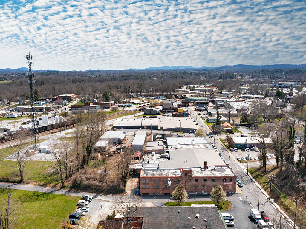 824 Locust St, Hendersonville, NC 28792 | LoopNet