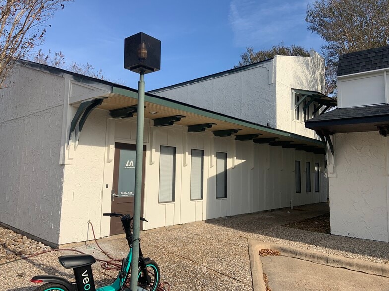 707 Texas Ave, College Station, TX for lease - Building Photo - Image 2 of 5