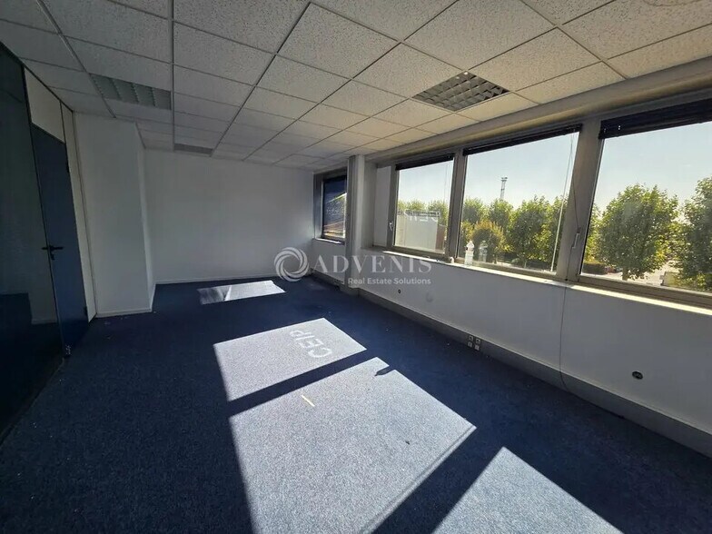 Office in Mitry-Mory for lease - Interior Photo - Image 3 of 7
