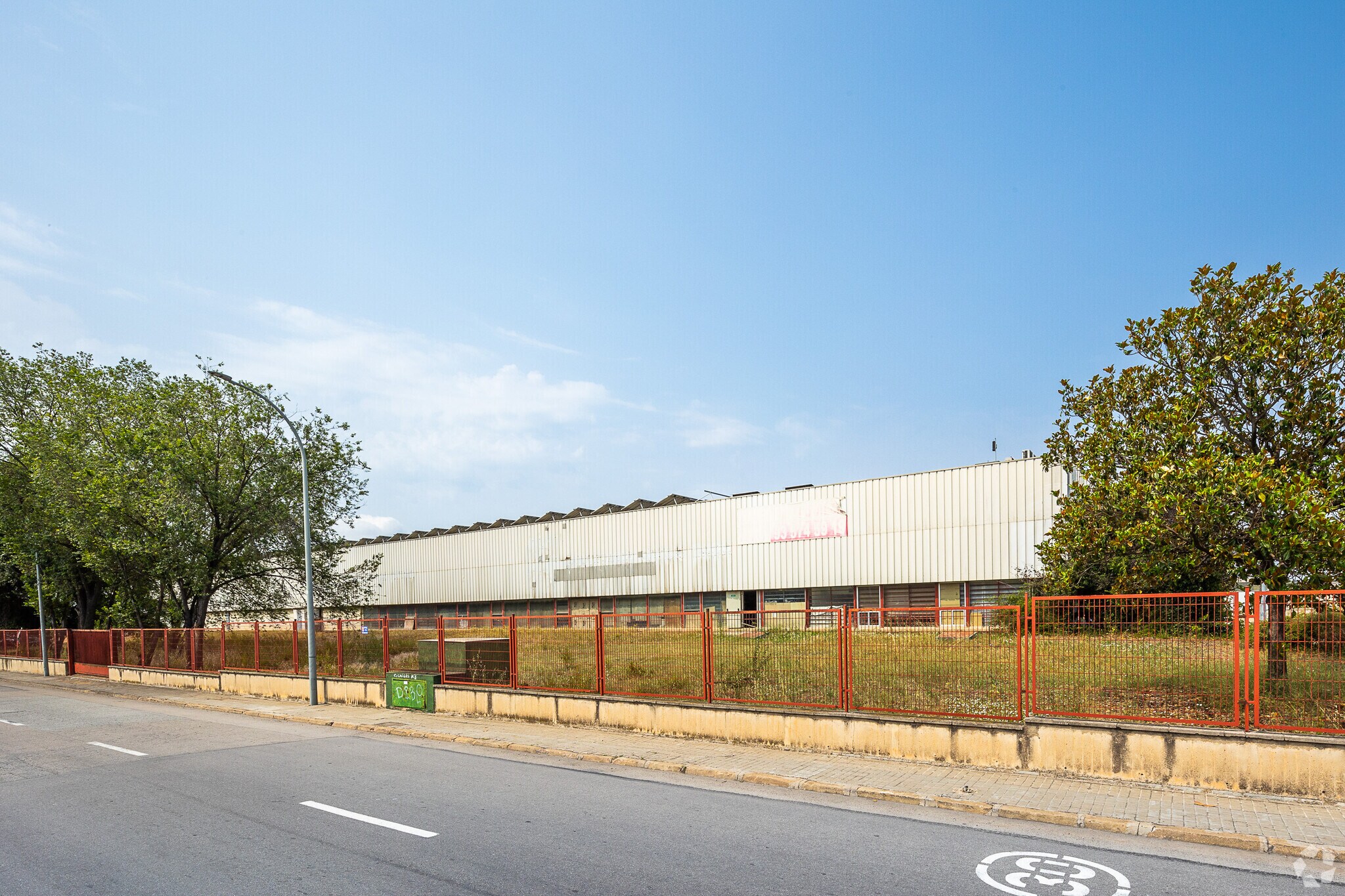 Office in Santa Perpètua de Mogoda, Barcelona for lease Primary Photo- Image 1 of 4