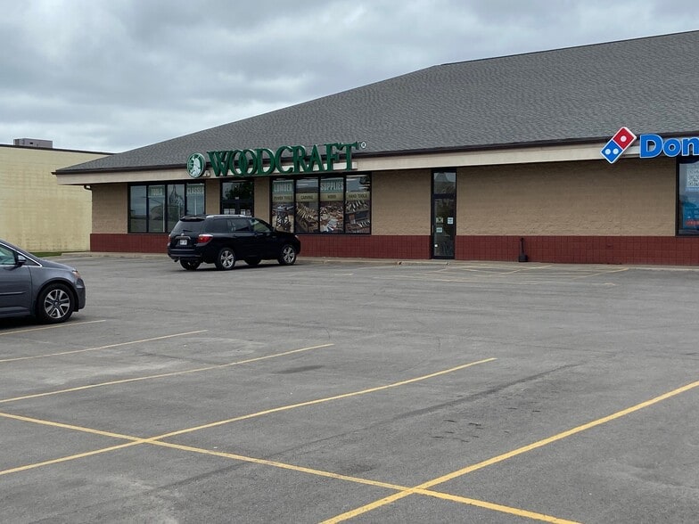 4731-4737 Michaels Dr, Appleton, WI for lease - Building Photo - Image 2 of 5