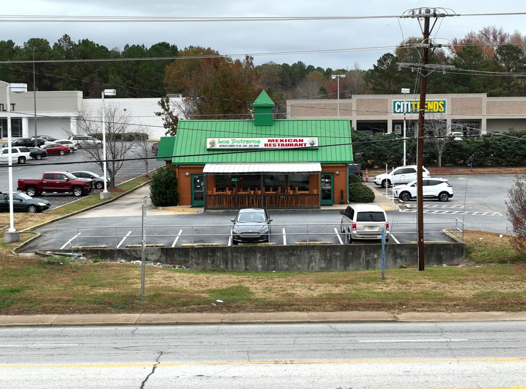 913 E Main St, Laurens, SC for sale Primary Photo- Image 1 of 6