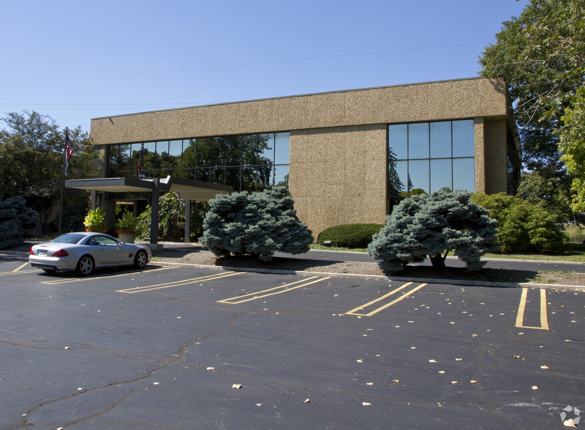 2041 Arlingate Ln, Columbus, OH for sale Primary Photo- Image 1 of 1