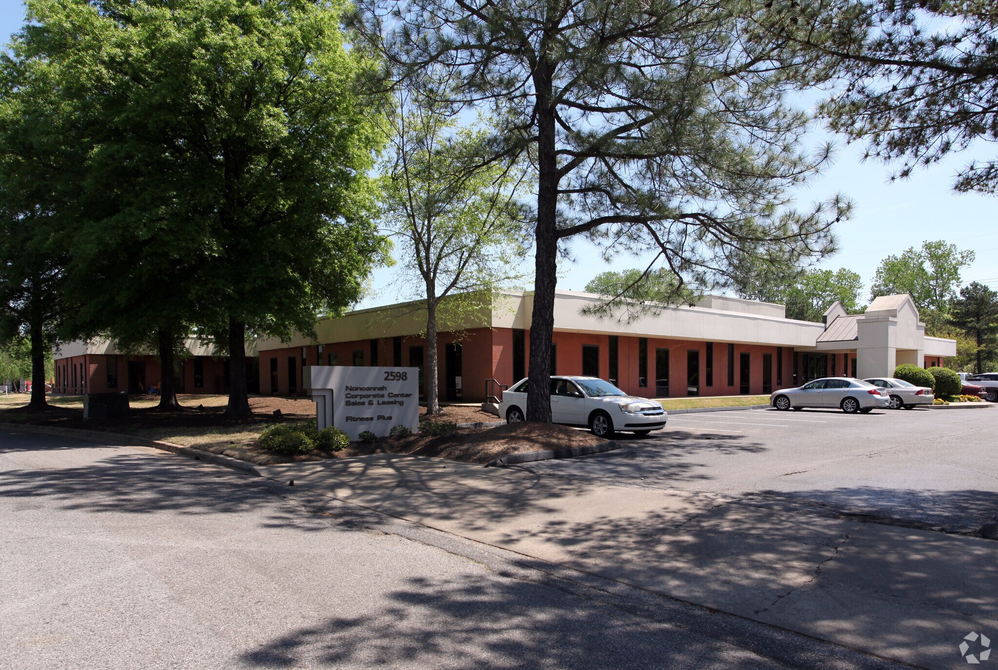 2596 Corporate Ave E, Memphis, TN for sale Primary Photo- Image 1 of 1