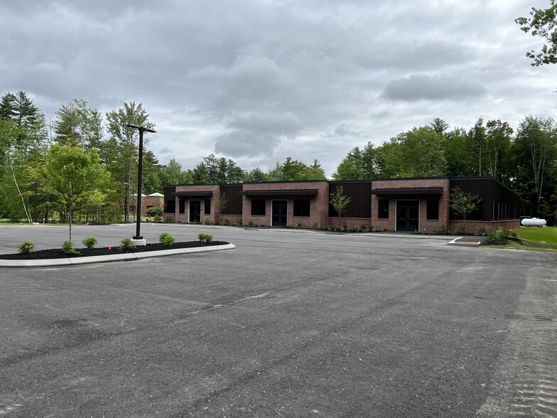 42 Industrial Park Rd, Saco, ME for lease - Building Photo - Image 1 of 3