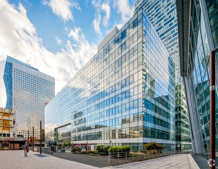 100-110 Esplanade Du Général De Gaulle, Courbevoie for lease - Building Photo - Image 2 of 6