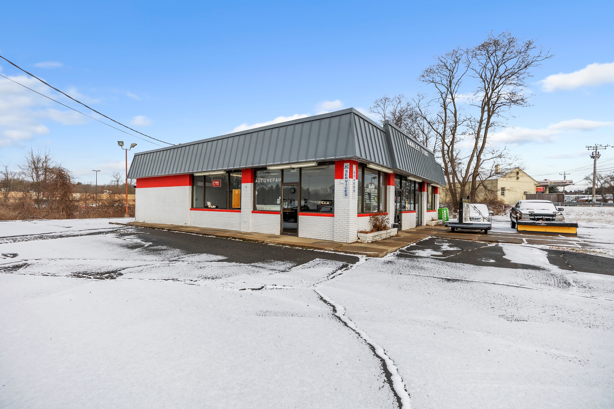 444 Russell St, Hadley, MA for lease Building Photo- Image 1 of 17