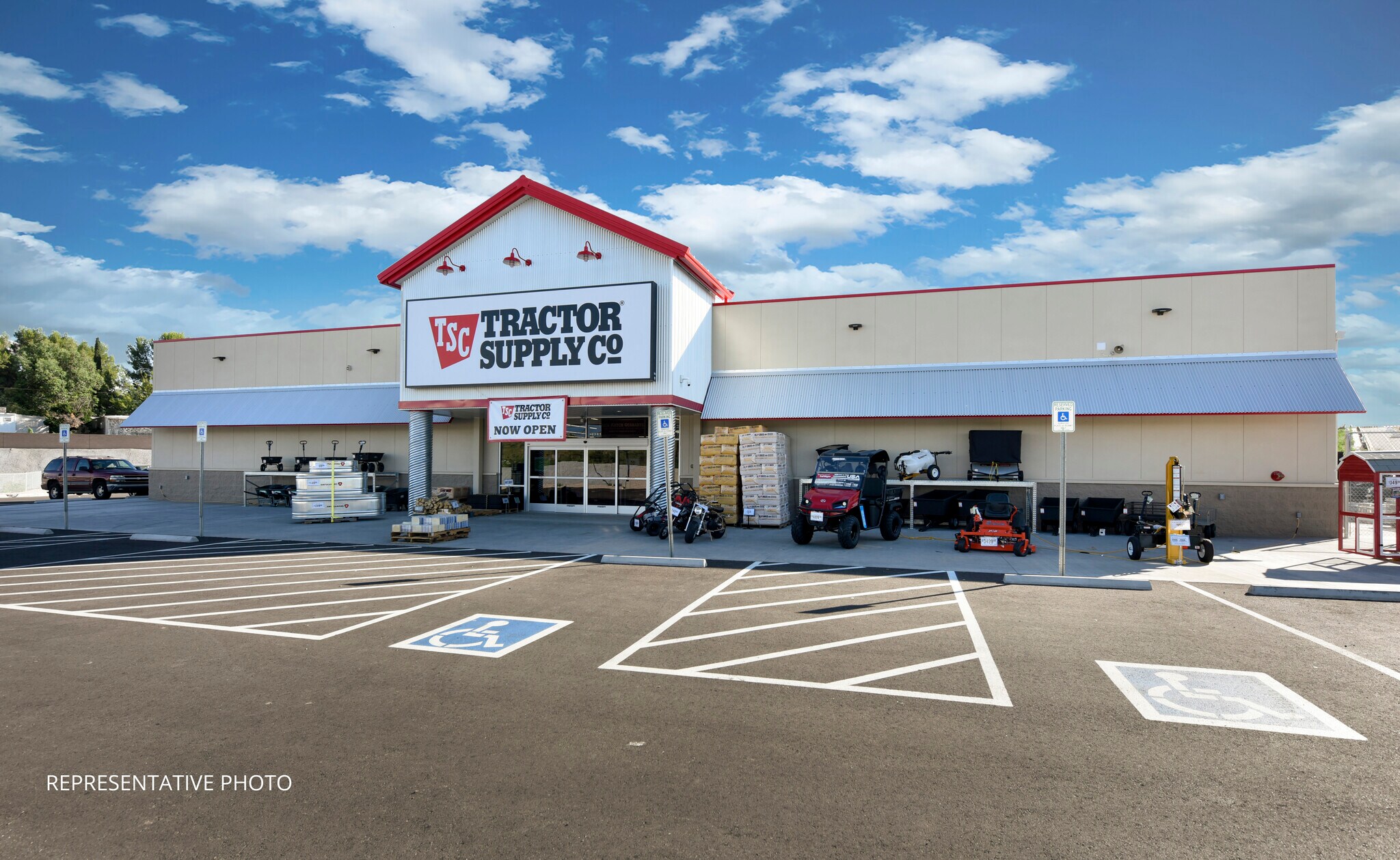 Tractor Supply, Lancaster, CA 93536