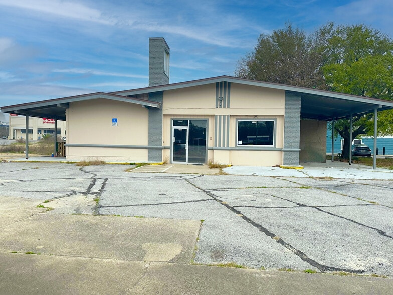700 Eglin Pky NE, Fort Walton Beach, FL for lease - Building Photo - Image 2 of 16