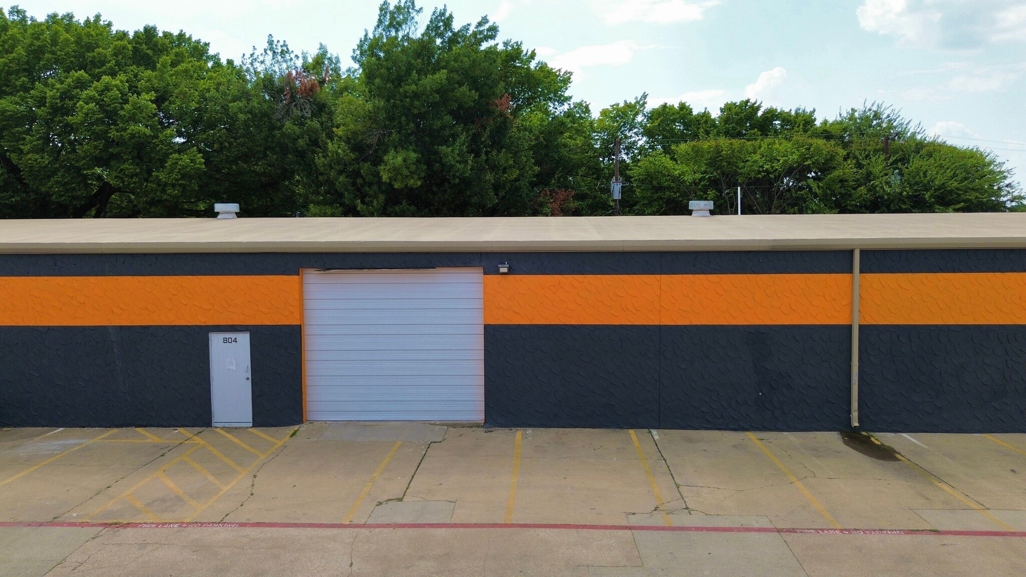 1229 Colorado Ln, Arlington, TX for lease Building Photo- Image 1 of 6