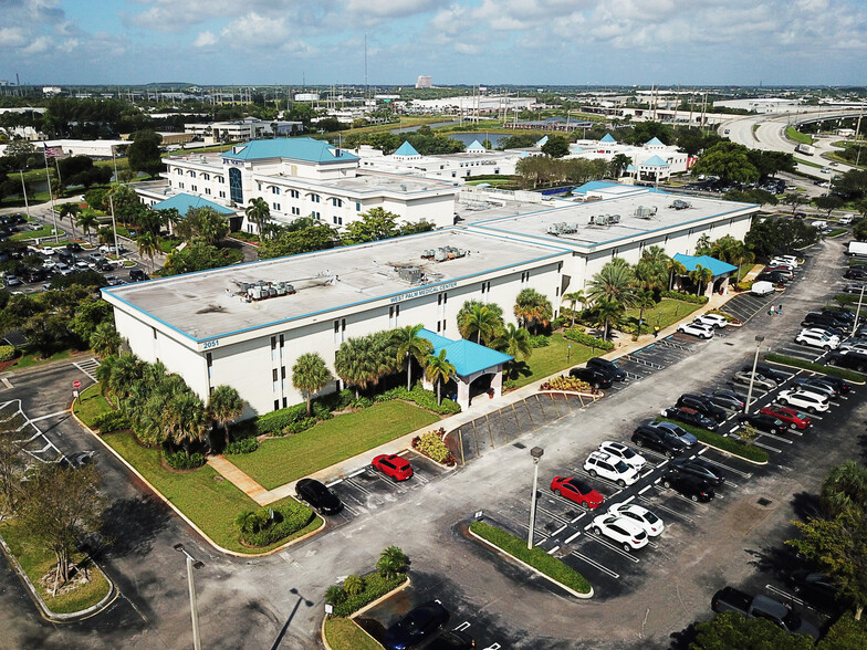 2051 45th St, West Palm Beach, FL for lease - Building Photo - Image 1 of 9