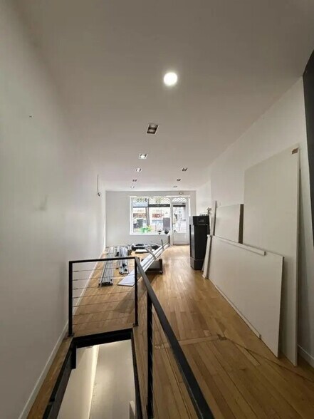 Retail in Paris for lease - Interior Photo - Image 2 of 9