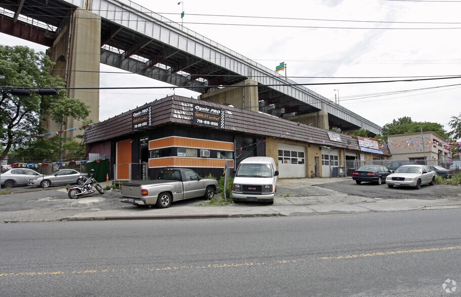 11 Morningstar Rd, Staten Island, NY for sale - Primary Photo - Image 1 of 1