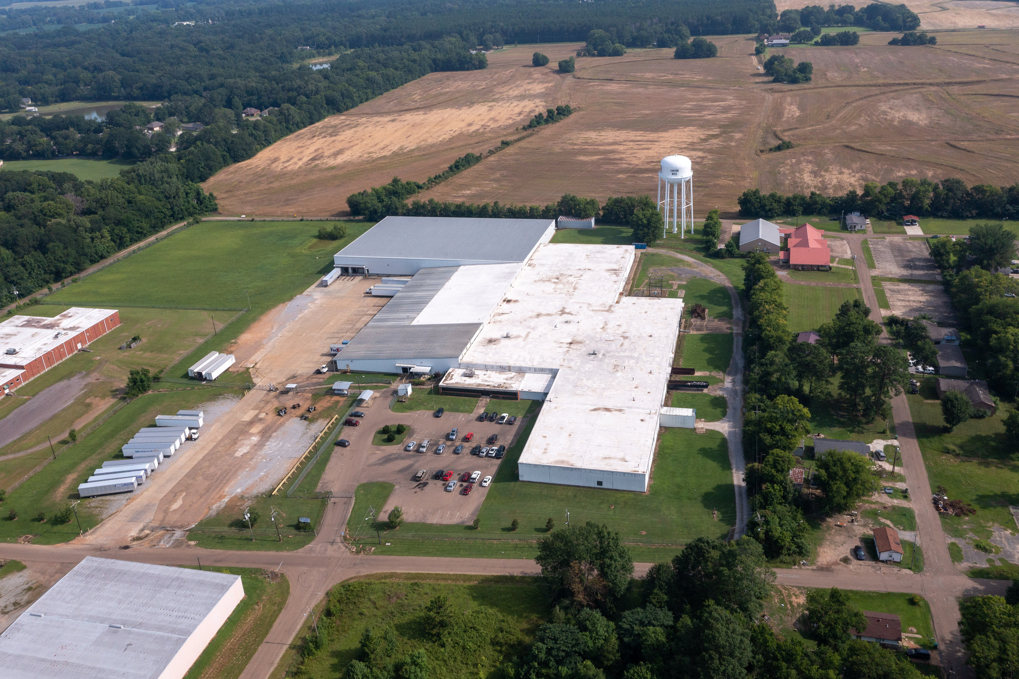 555 Matthews Dr, Canton, MS for sale Primary Photo- Image 1 of 8