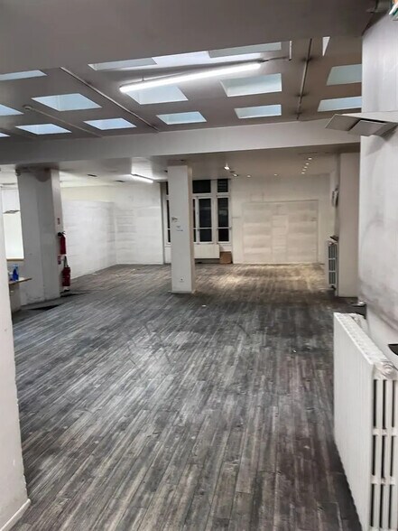 Retail in Paris for lease - Building Photo - Image 2 of 8