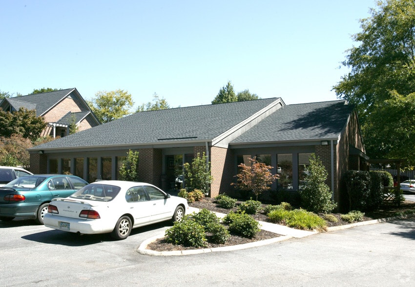 27 Memorial Medical Dr, Greenville, SC for sale - Building Photo - Image 2 of 9