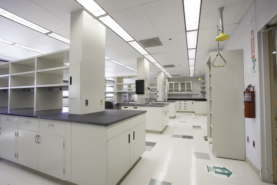 1041 Route 202/206, Bridgewater, NJ for lease - Interior Photo - Image 3 of 5