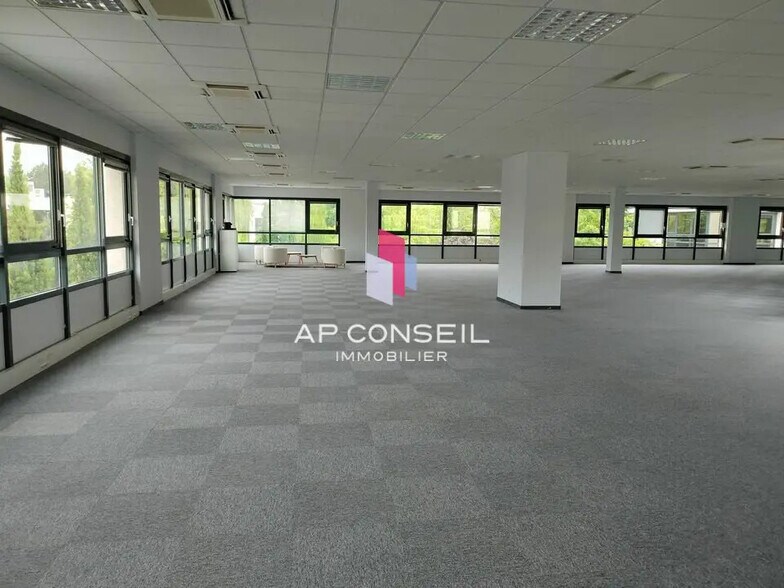 Office in Guyancourt for lease - Building Photo - Image 1 of 9