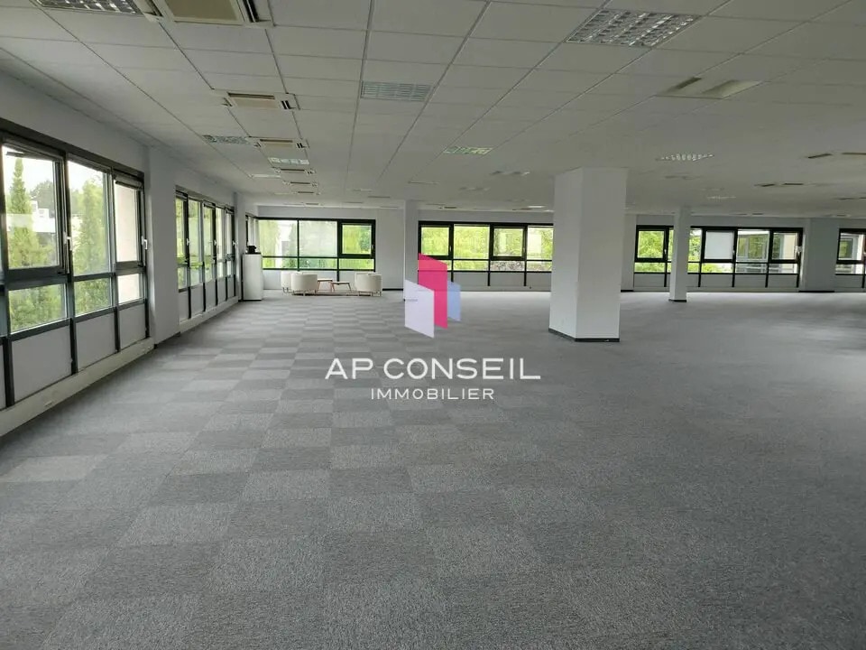 Office in Guyancourt for lease Building Photo- Image 1 of 10