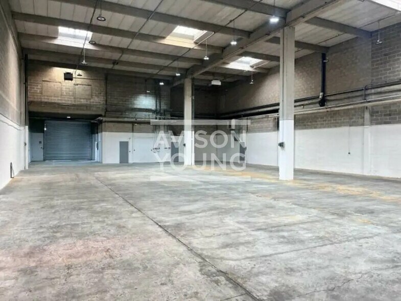 Flex in Sarcelles for lease - Interior Photo - Image 2 of 9