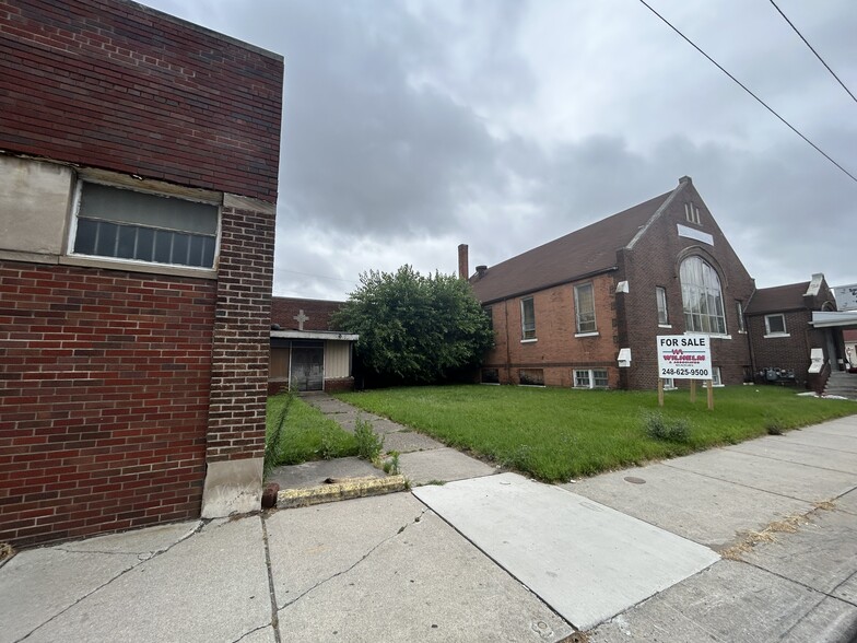 2121 Springwells St, Detroit, MI for sale - Building Photo - Image 2 of 19