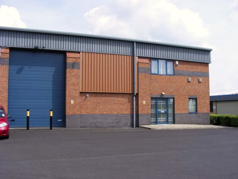 8 Shaw Cross Ct, Dewsbury for sale Primary Photo- Image 1 of 1