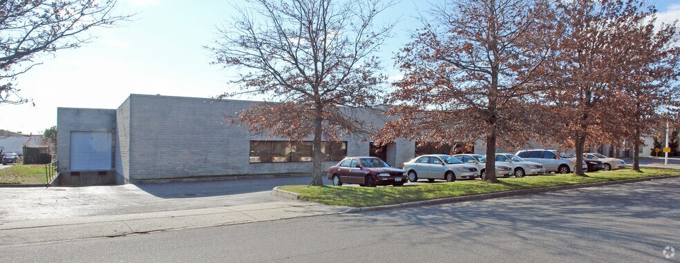 110 Remington Blvd, Ronkonkoma, NY for sale - Primary Photo - Image 1 of 1