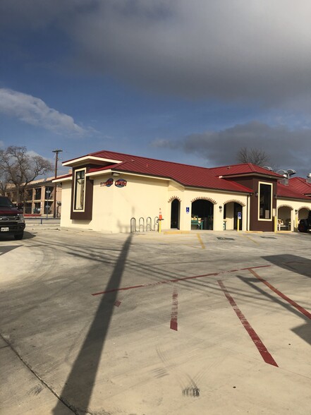 5138 Blanco Rd, San Antonio, TX for lease - Building Photo - Image 1 of 6