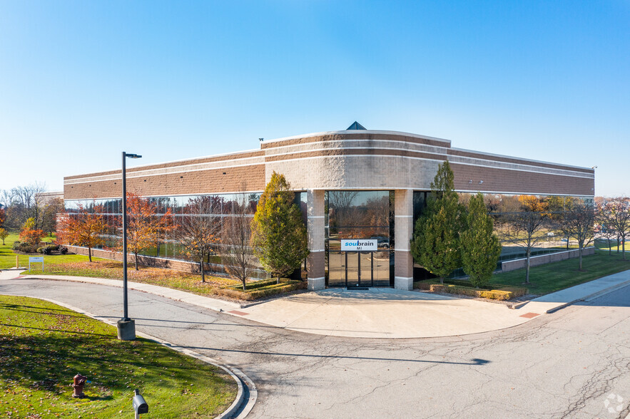 47050 Five Mile Rd, Northville, MI for lease - Building Photo - Image 1 of 9