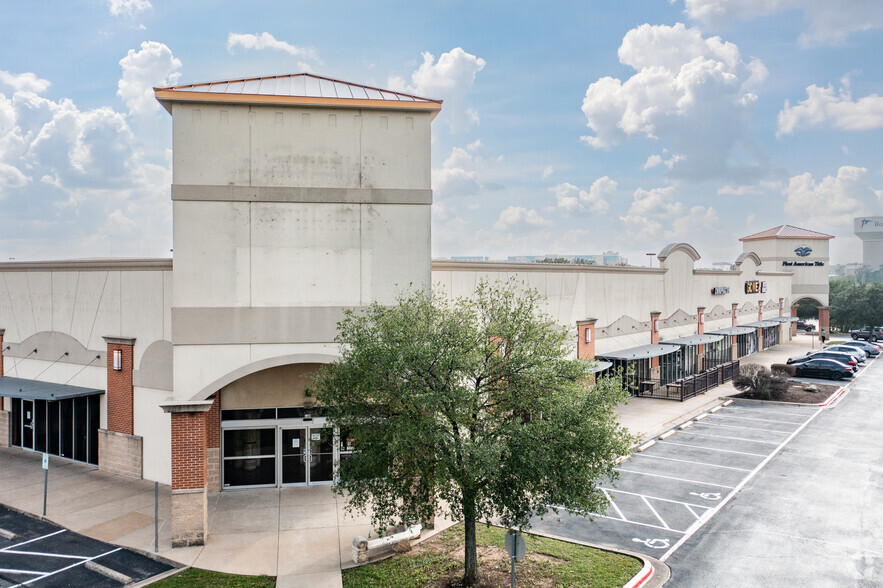 2400 S I-35 Hwy, Round Rock, TX for lease - Primary Photo - Image 2 of 16